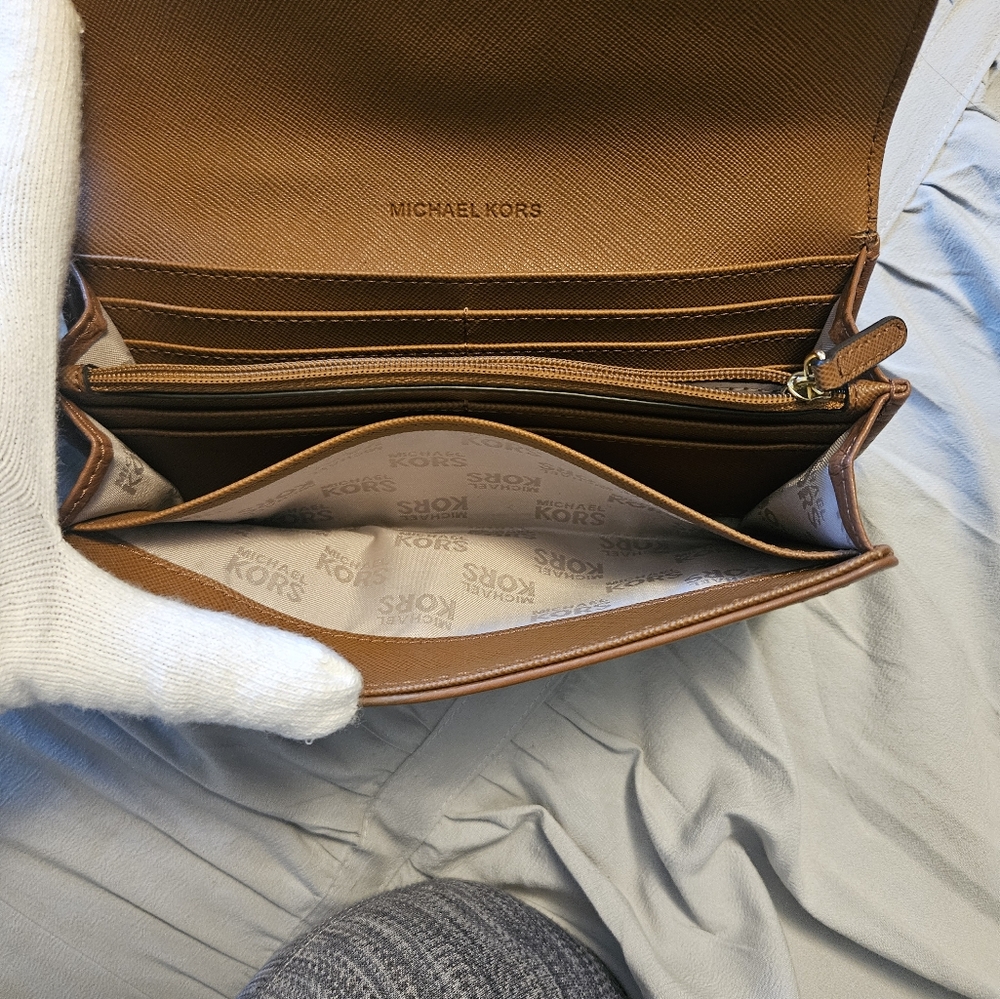 Michael Kors Logo Brown Leather Wallet Clutch - Picture 4 of 5